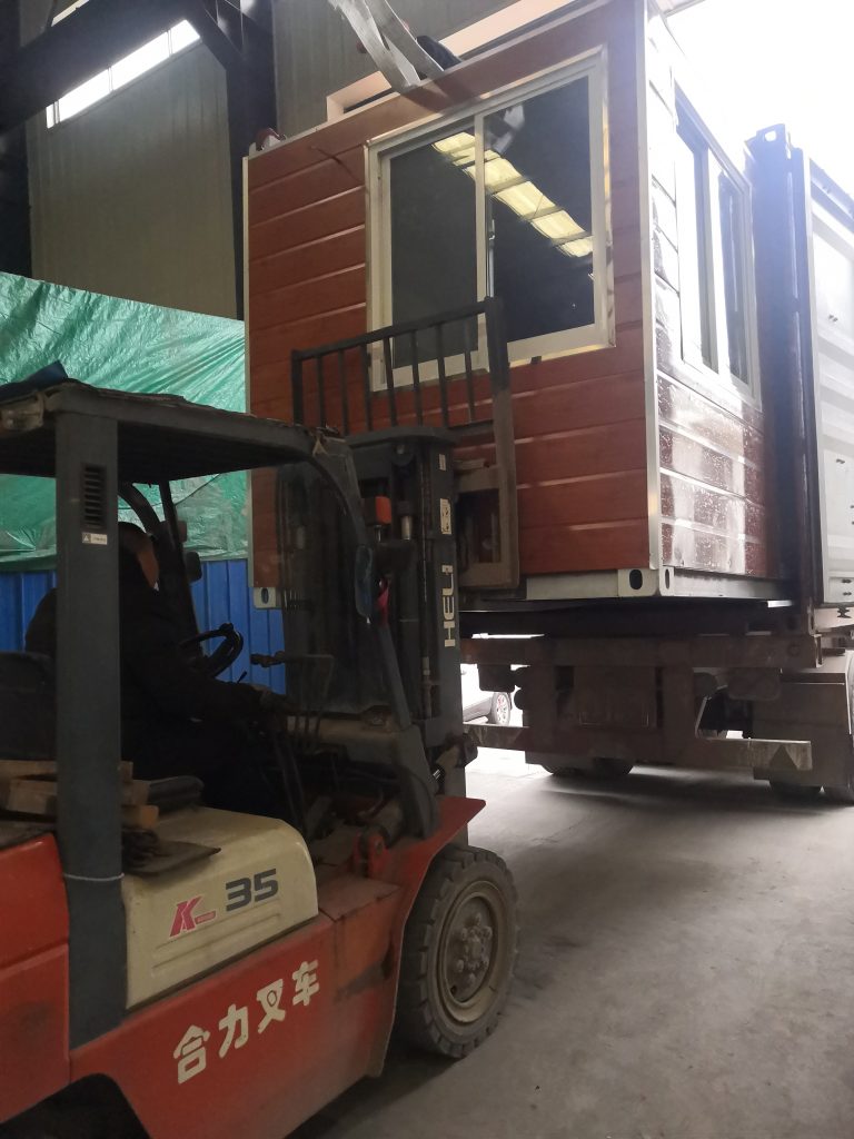 Design and practice of container house as mobile clinic